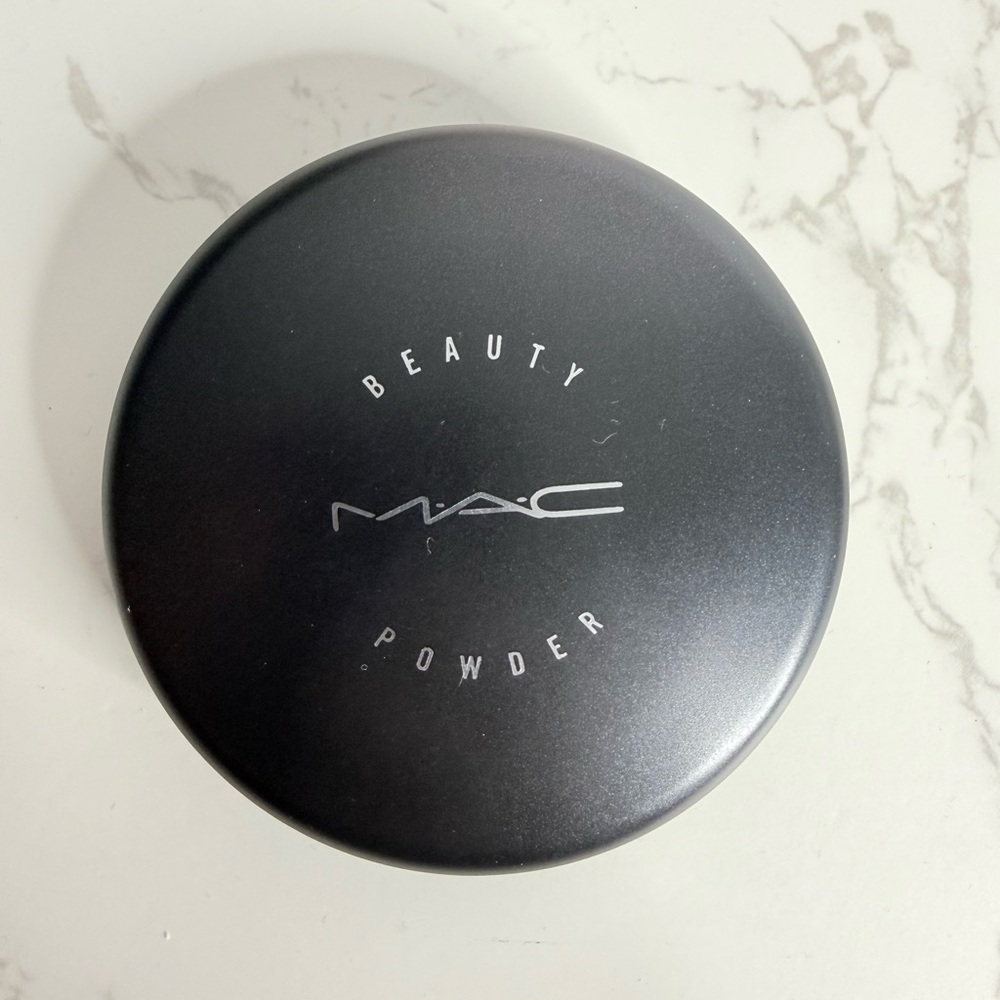 MAC Cosmetics Beauty Powder in Alpha Girl NIB - Picture 5 of 6